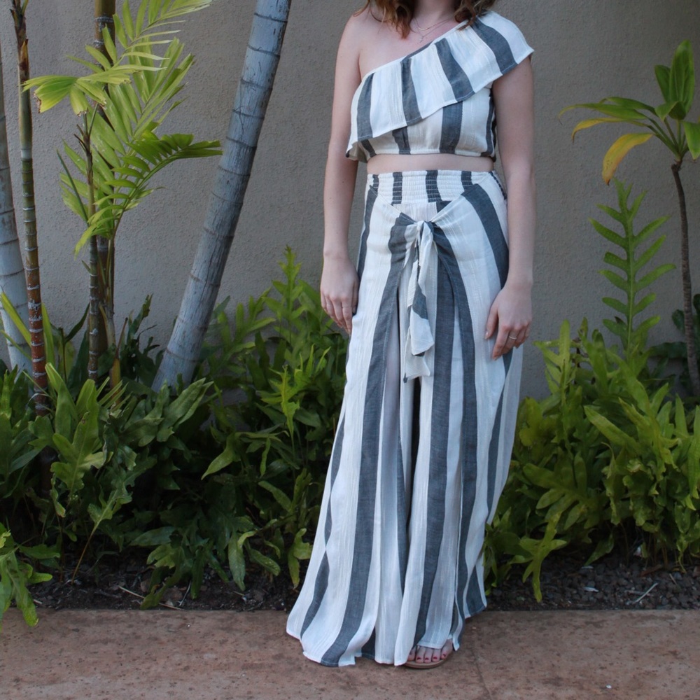 L*SPACE Linen Matching Two-Piece Top and Pant